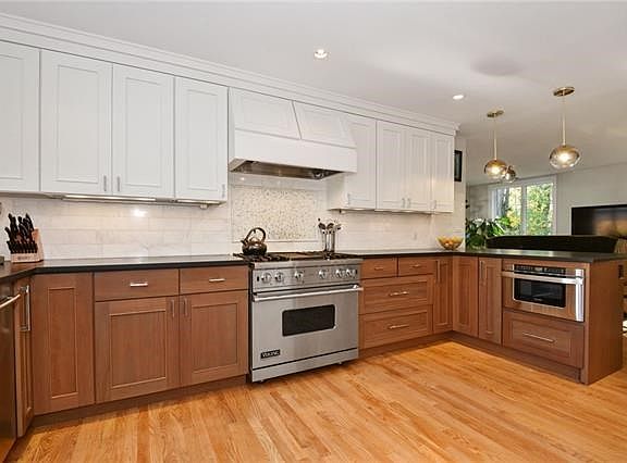 New gourmet kitchen with granite counters