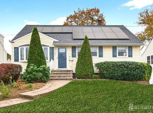 135 Bond St, Iselin, NJ 08830