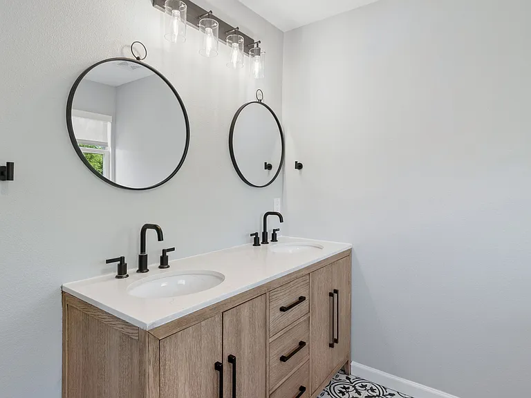 2728 Livingston Ave — Photo 28