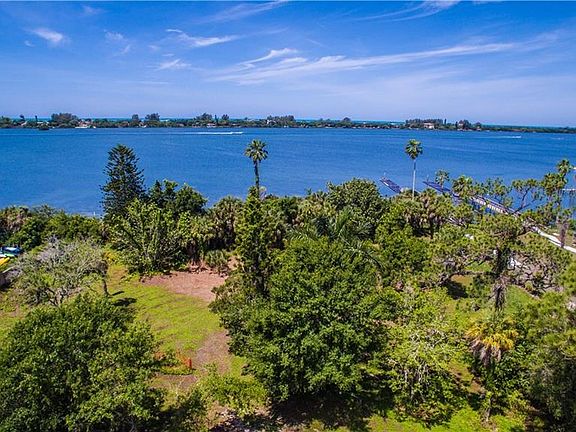 3rd image of 4030 Sarasota Crew Way