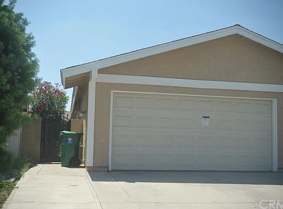 3rd image of 15935 Elaine Ave