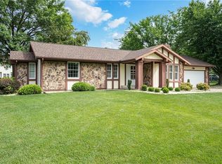 1002 Oakcrest Dr, Effingham, IL 62401