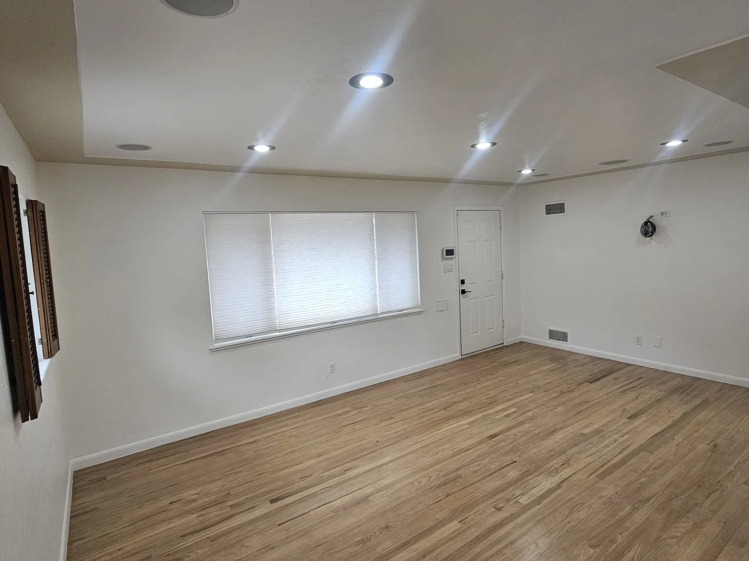 3 bed, 2300 sqft, $3,200 — Photo 3