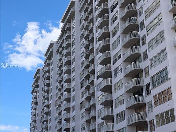2nd image of 18021 Biscayne Blvd APT 1402
