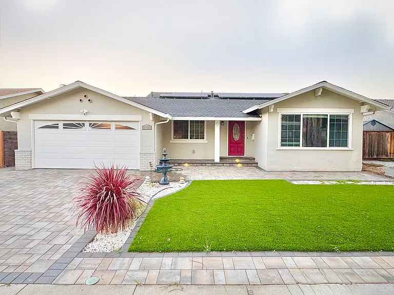 2935 Valhalla Dr — Photo 1