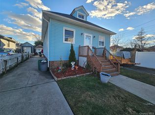 45 Bayswater Blvd, Inwood, NY 11096