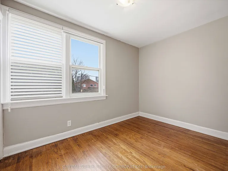 129 Brenda Cres — Photo 11