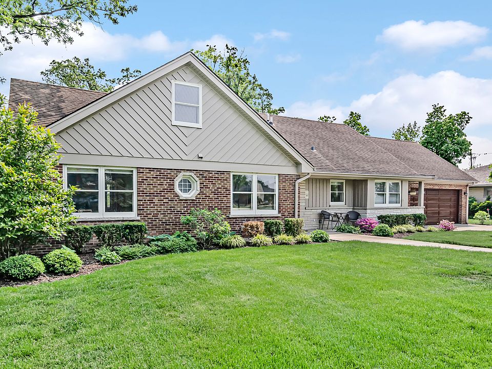 2nd image of 10 Woodridge Dr
