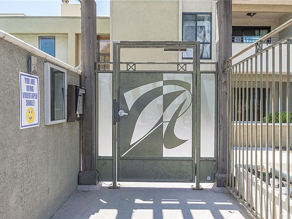 2nd image of 5009 Woodman Ave APT 209