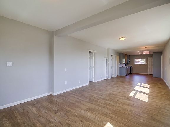5th image of 2701 Grove St
