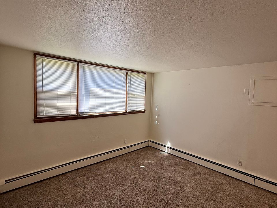 1st image of 990 Lynde Dr NE APT 3