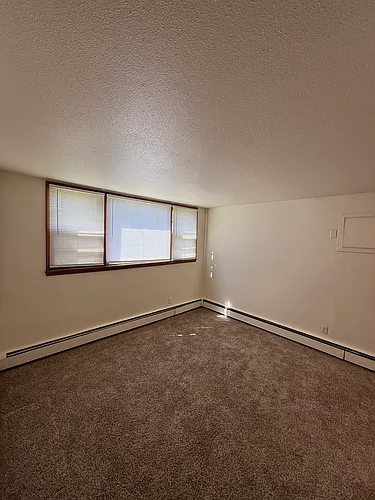 990 Lynde Dr NE Photo 1