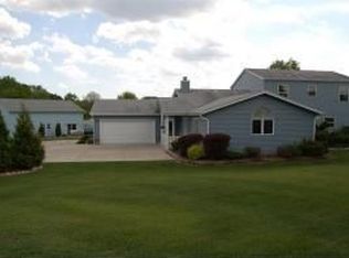 2319 Scenic Rd, Richfield, WI 53076