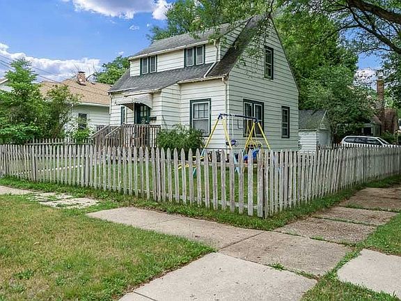 3rd image of 2303 Latham St