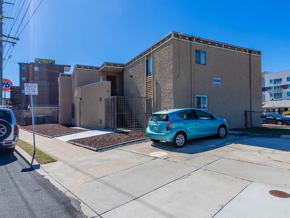 4355 Iowa St #4
