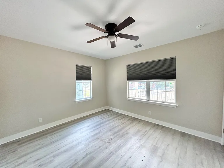 1135 W Ridgewood Ct — Photo 8