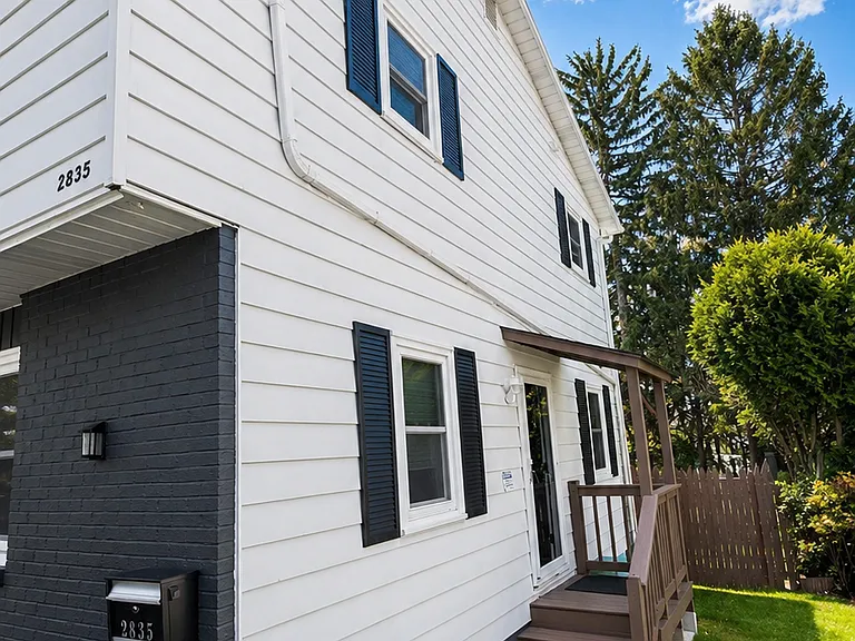 2835 Ithaca St — Photo 3