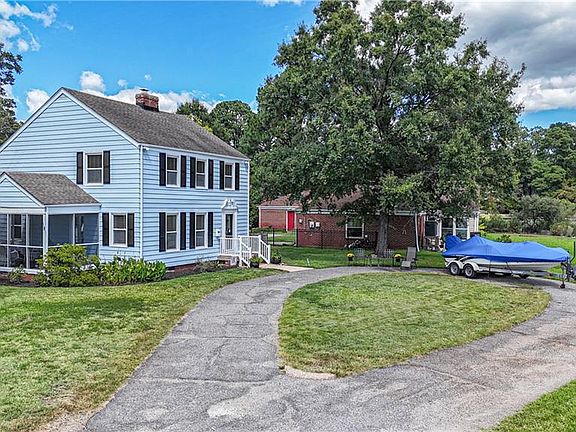 3rd image of 403 Harbor Dr