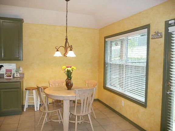 4th image of 2724 Clubhouse Dr