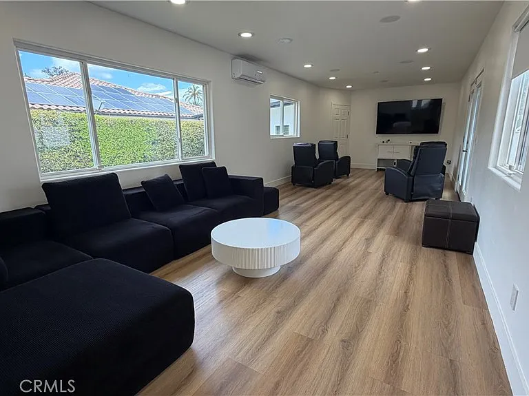 5855 Shirley Ave — Photo 10