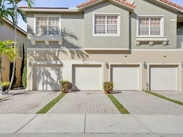 9075 Plymouth Pl — Photo 1