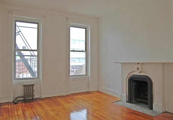 Rented by ROOM Real Estate | media 31