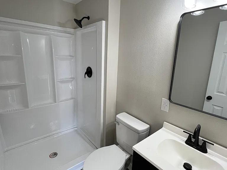 1420 W 16th St #1 — Photo 7