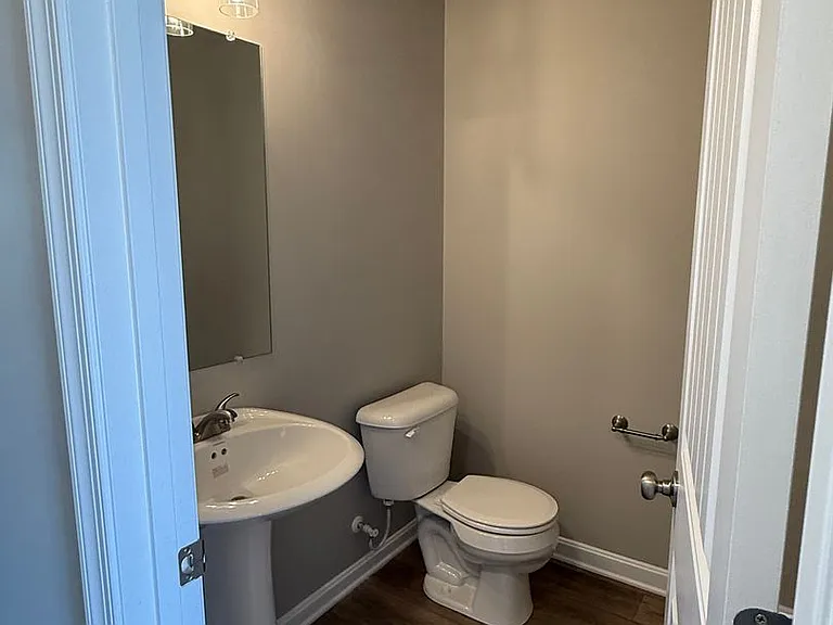 646 N College St — Photo 5