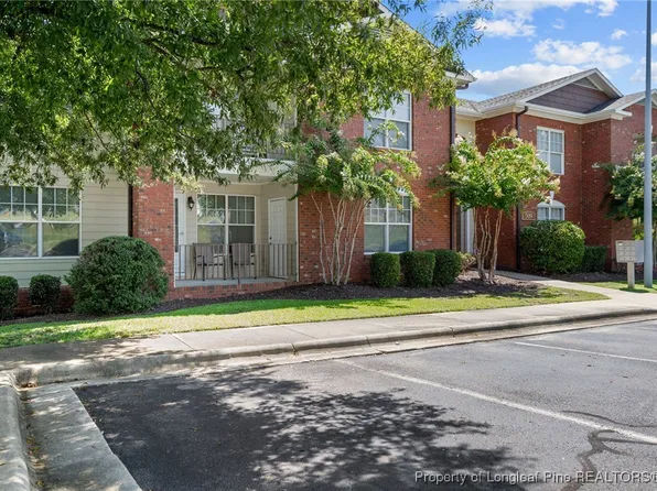 509 Meadowland Ct, Hope Mills, NC 28348