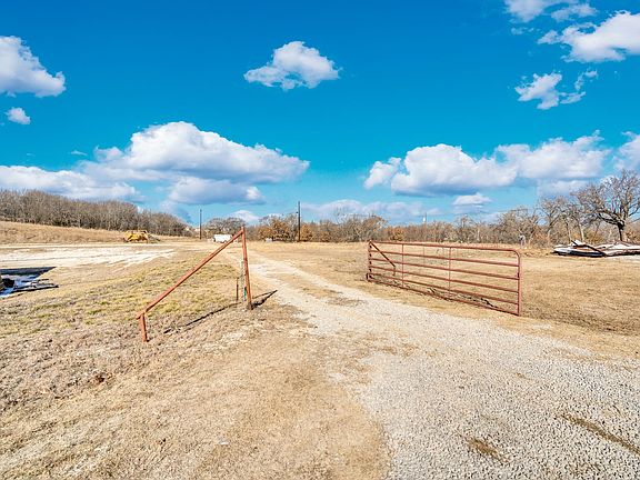 3rd image of 83 Baugh Rd