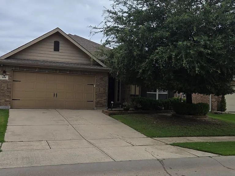 5116 Seashore Ln — Photo 2