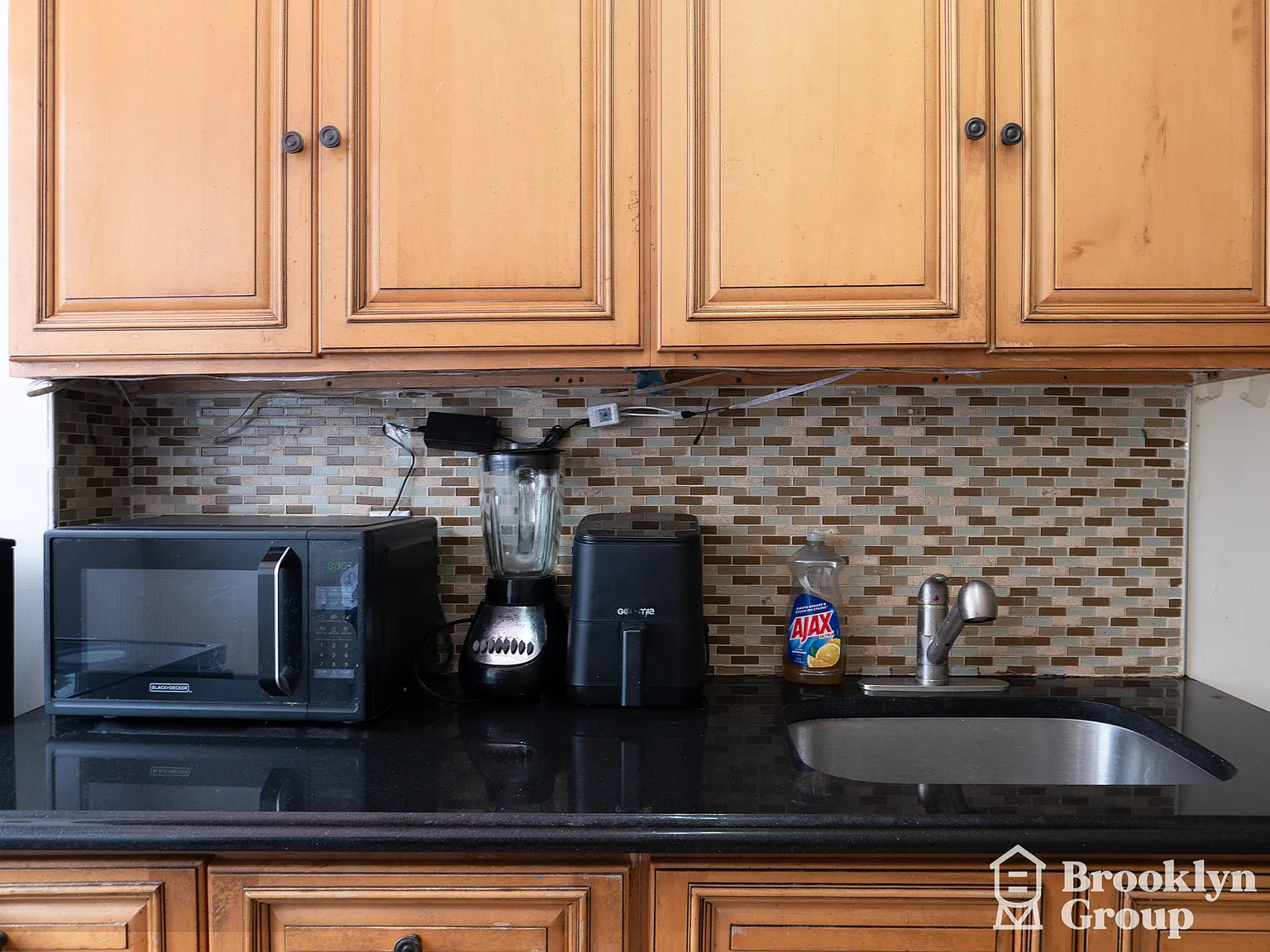 628 East 16th Street — Photo 2