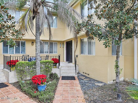 2nd image of 2159 RIVERSIDE Avenue #4