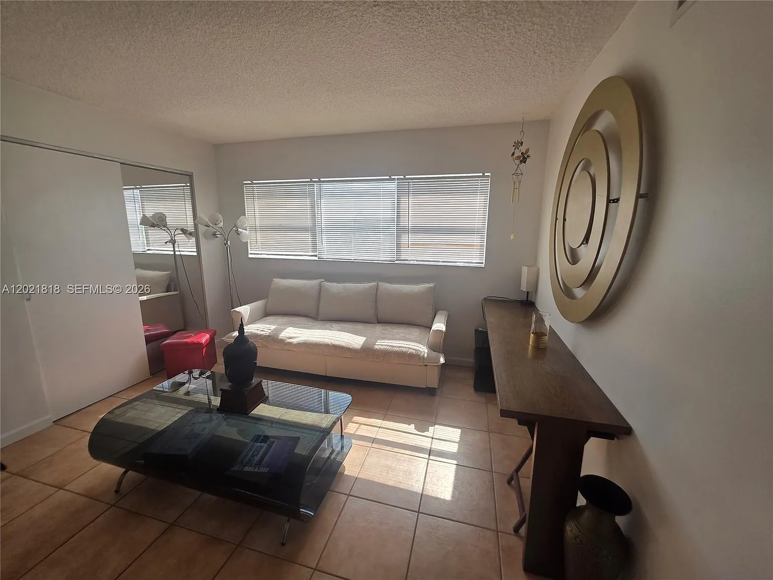 Octagon Towers I Condo — Photo 4