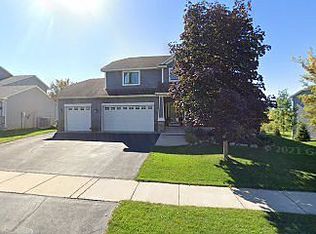 1405 Clover Preserve Ln, Chaska, MN 55318