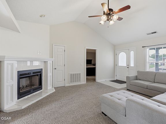 3rd image of 1600 Brewster Ln