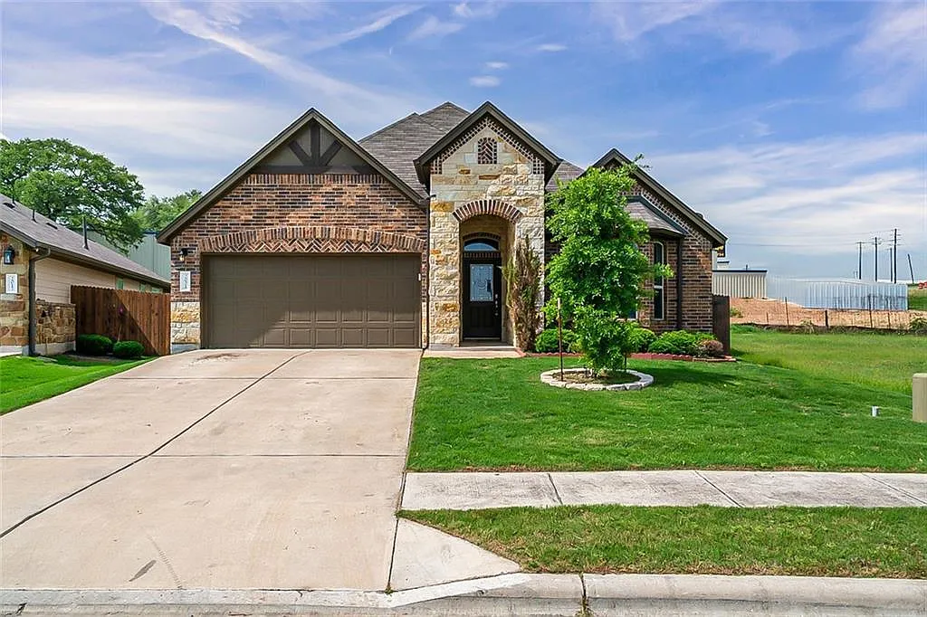 4 bed, 2.0 bath, 2150 sqft, $2,500 — Photo 1