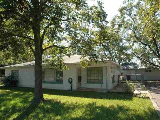 1st image of 214 GLEN OAK DR