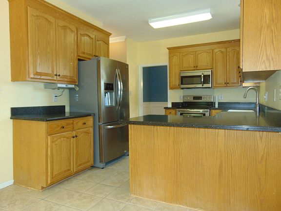 3rd image of 125 Deerfield Dr