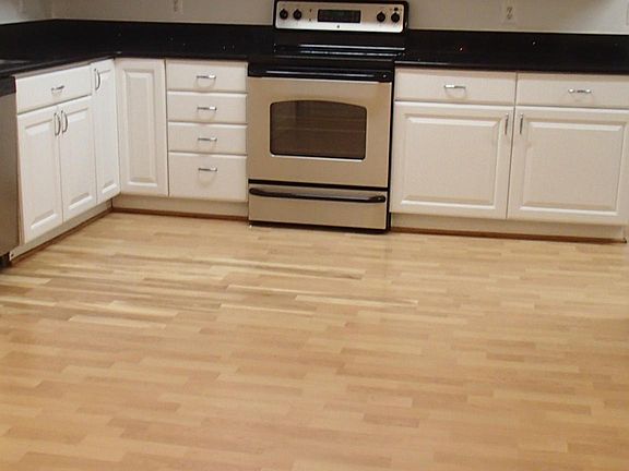 4th image of 7403 Sportsman Dr