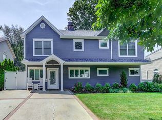 22 Tinder Ln, Levittown, NY 11756