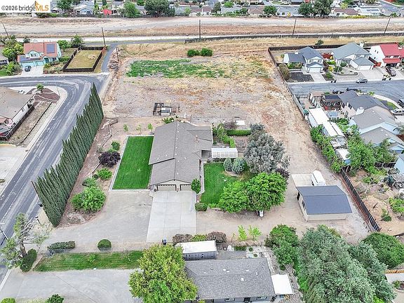 3rd image of 4190 Brown Rd