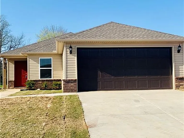 936 E Bunting St — Photo 1