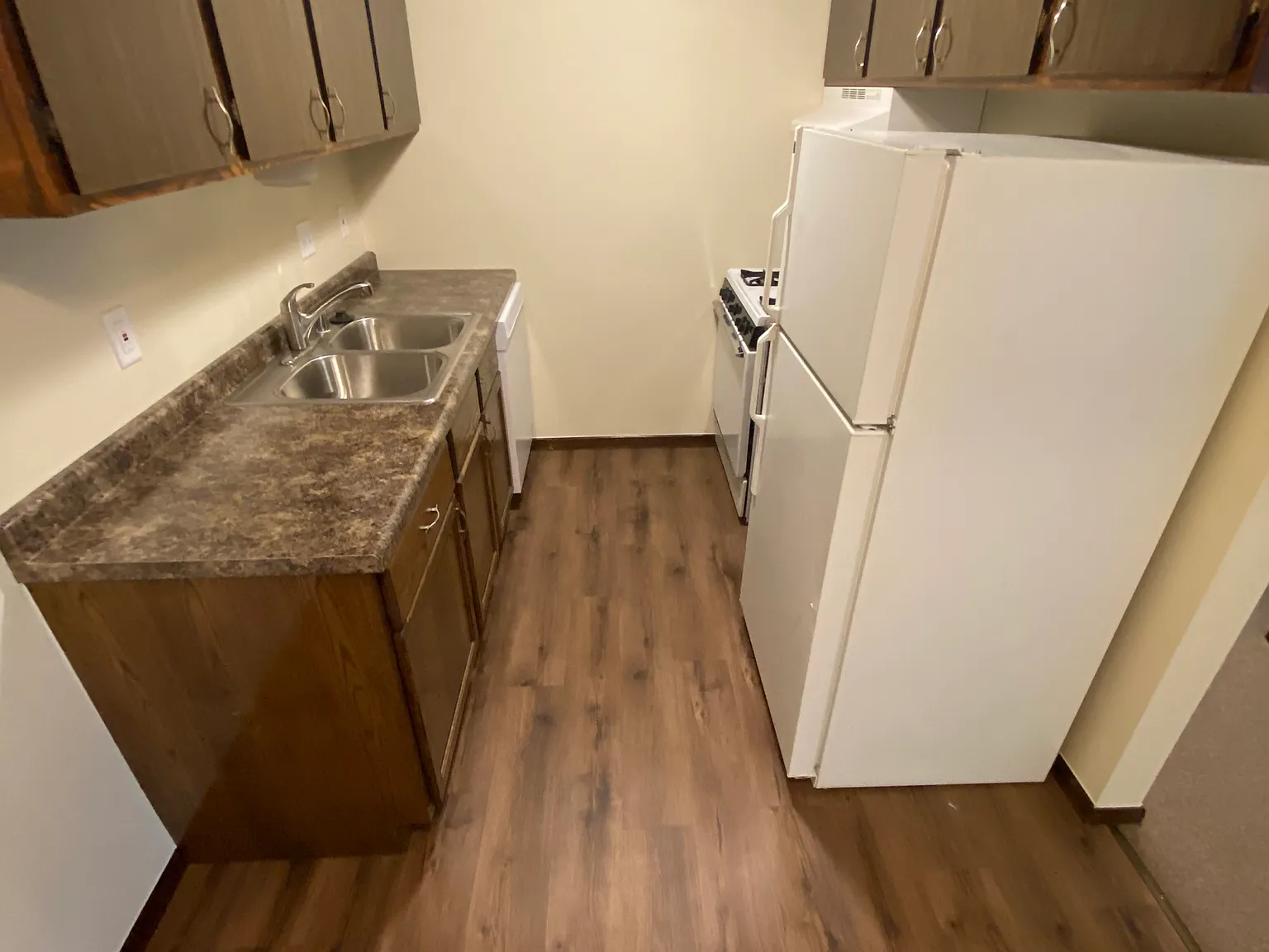 1 bed, 800 sqft, $1,050 — Photo 4