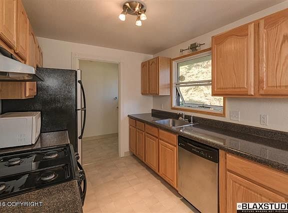 2nd image of 517 Fairbanks St