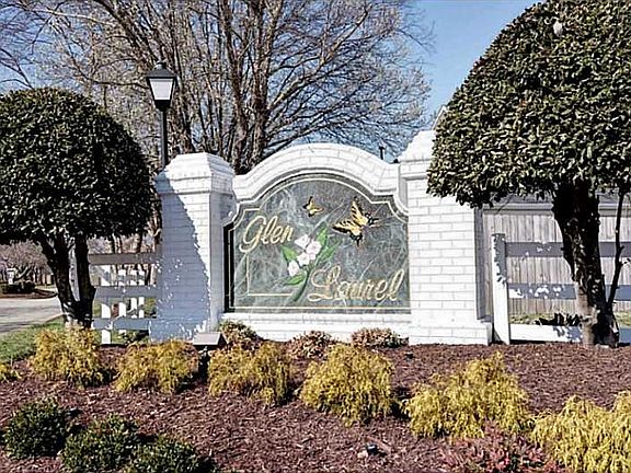 3rd image of 108 Fernwood Bnd