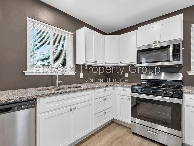690 Central Pkwy — Photo 7