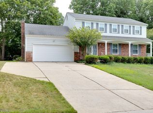 2758 Olentangy Dr, Akron, OH 44333