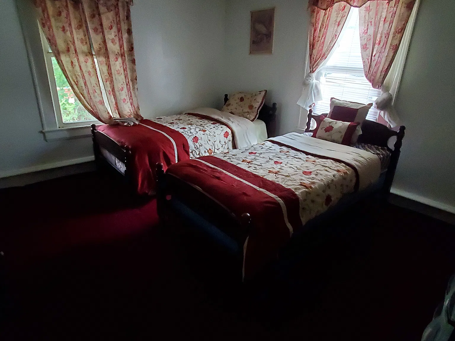 415 N Hyde Park Ave — Photo 2