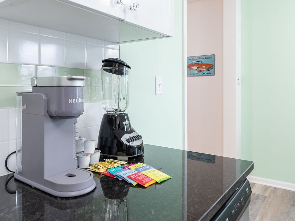 1st image of 5842 Lafayette Ave #5844